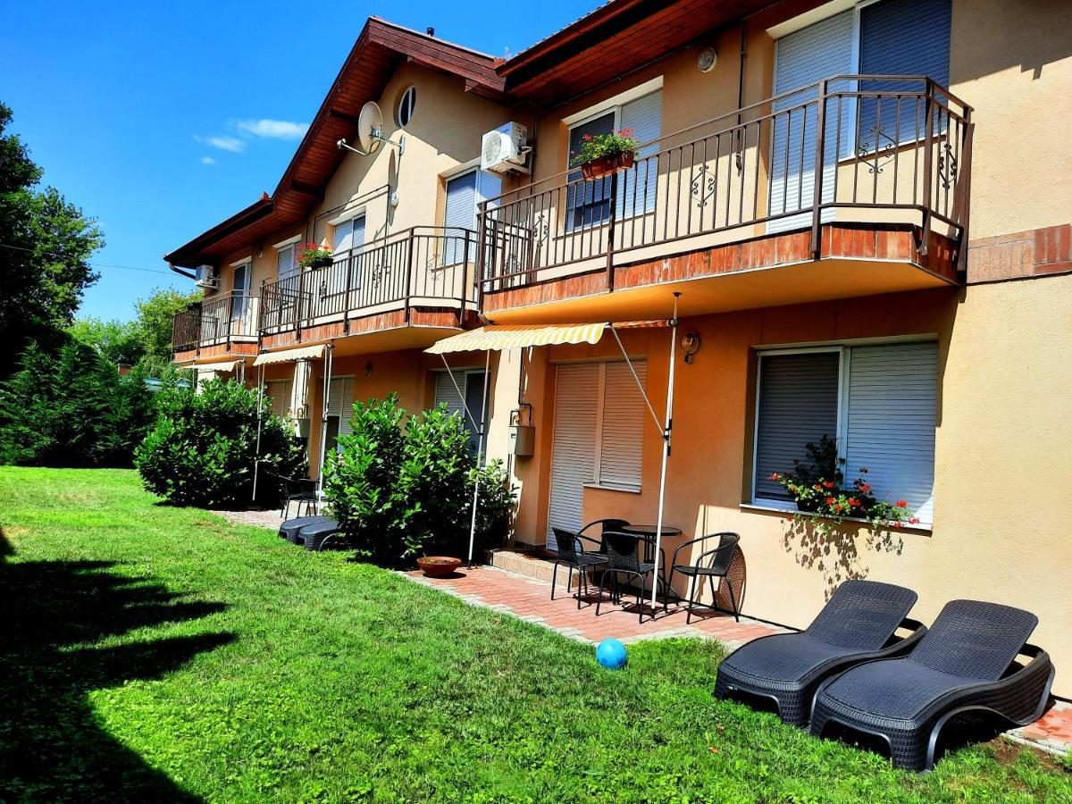 Balatinus Apartmanhaz Siófok Extérieur photo
