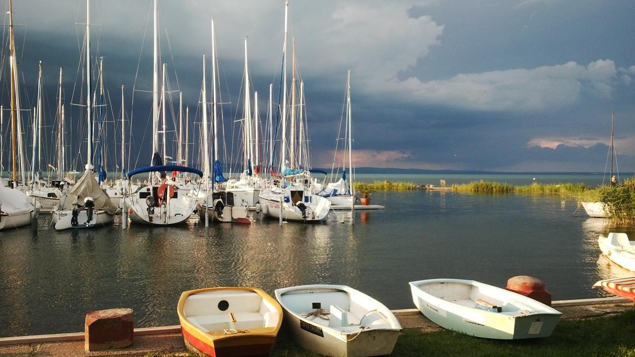 Balatinus Apartmanhaz Siófok Extérieur photo